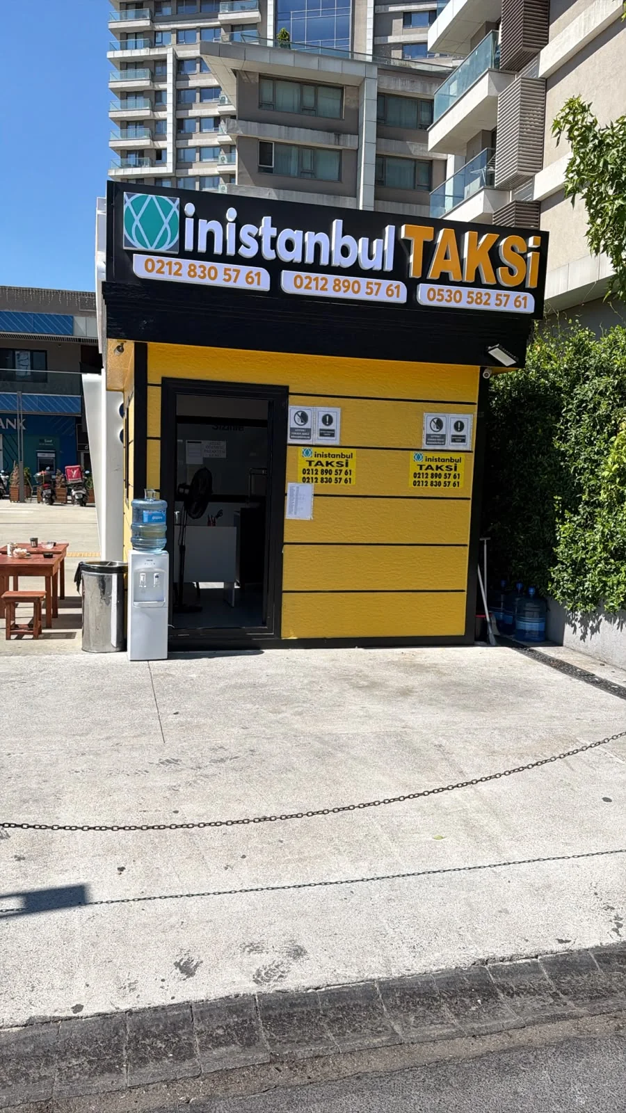 İn İstanbul Taksi Durağı ön cephe görünümü